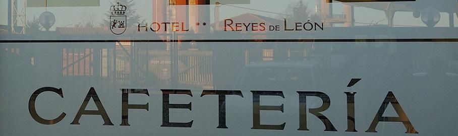 Hotel Reyes De Leon Santa María del Páramo Esterno foto